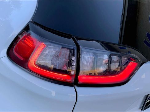 Used 2022 Jeep Cherokee Limited w/ Mopar Interior Package image 28