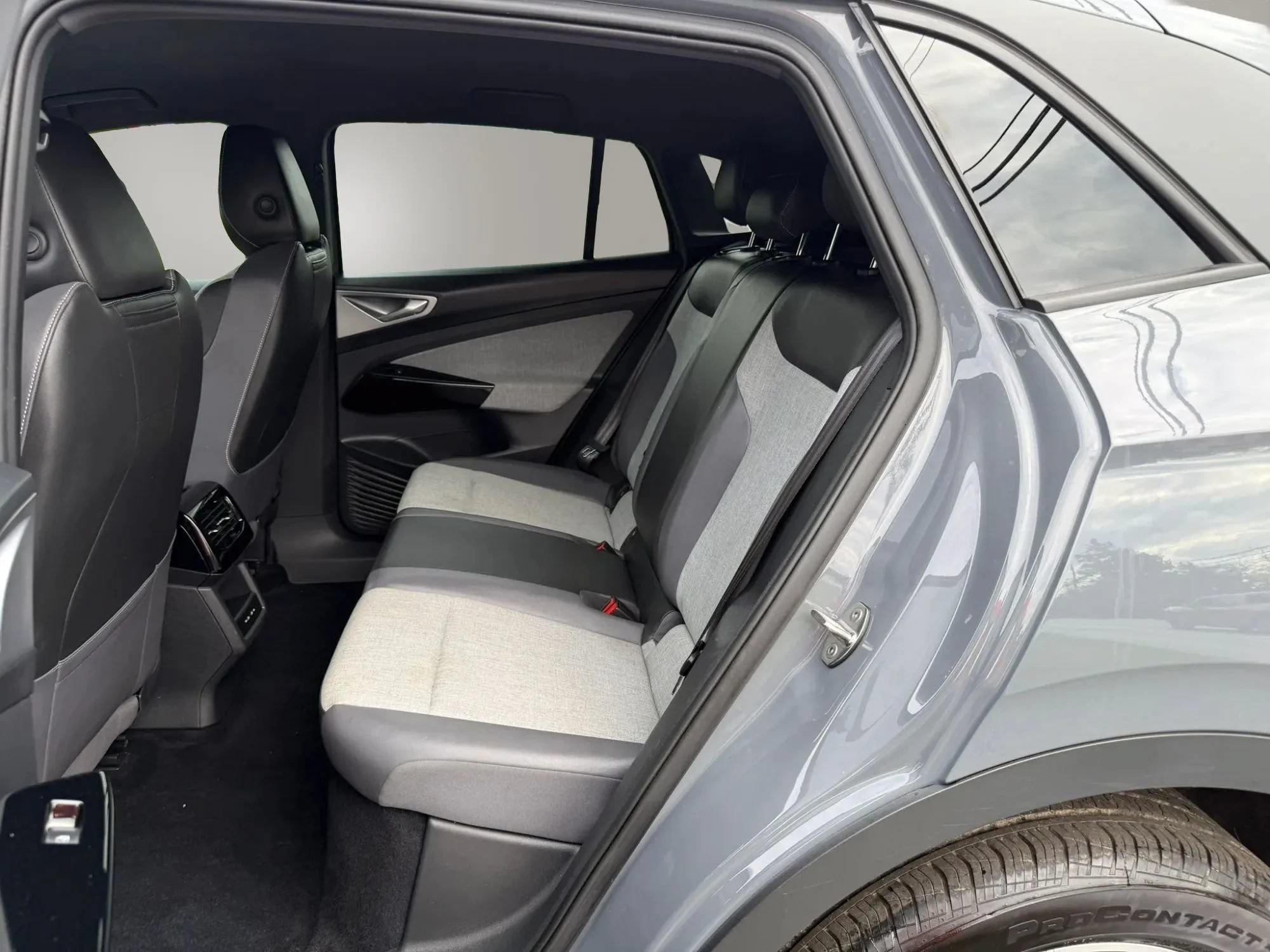 Used 2023 Volkswagen ID.4 Pro AWD/4WD image 3
