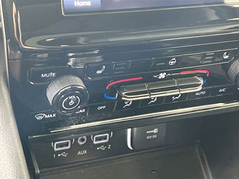 Used 2023 Jeep Grand Cherokee Laredo w/ Luxury Tech Group I image 19