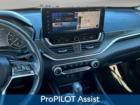 Used 2023 Nissan Altima 2.5 SV w/ SV Premium Package image 10