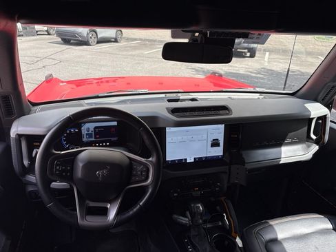 Used 2023 Ford Bronco Badlands w/ Sasquatch Package AWD/4WD image 11