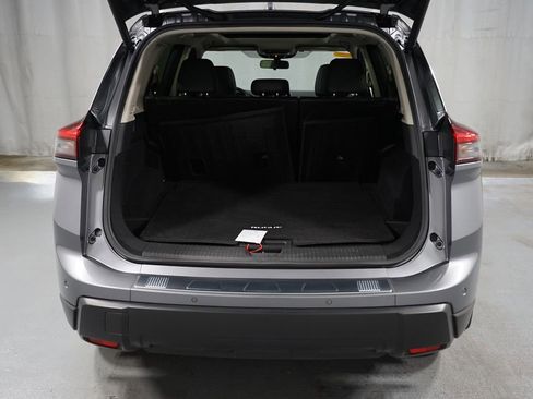 Used 2025 Nissan Rogue SV w/ SV Premium Package FWD image 34