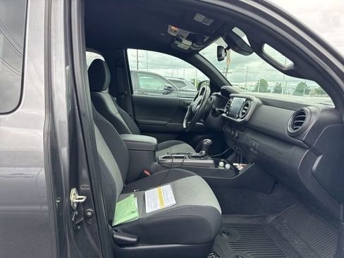 Used 2020 Toyota Tacoma TRD Sport AWD/4WD image 14