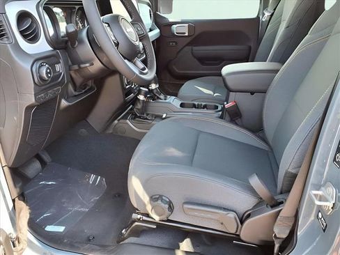 New 2025 Jeep Gladiator Sport image 16