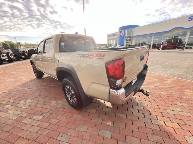 Used 2018 Toyota Tacoma TRD Off-Road AWD/4WD image 31