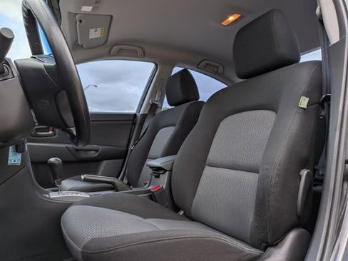 Used 2007 MAZDA MAZDA3 i Touring FWD image 12