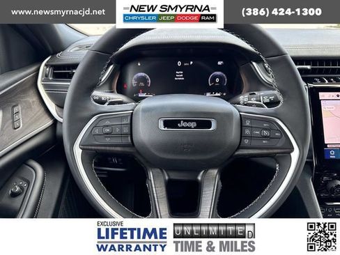 New 2025 Jeep Grand Cherokee Limited w/ Black Appearance Package image 14