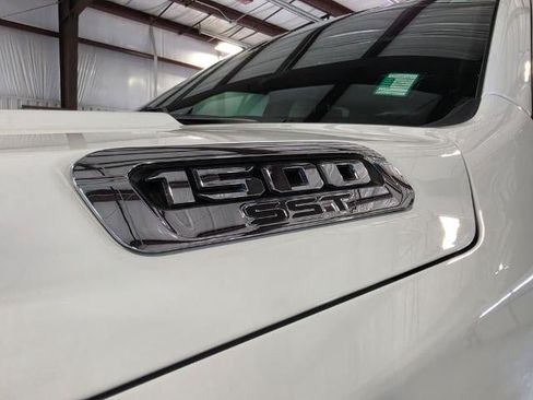 Used 2025 RAM 1500 Laramie AWD/4WD image 12