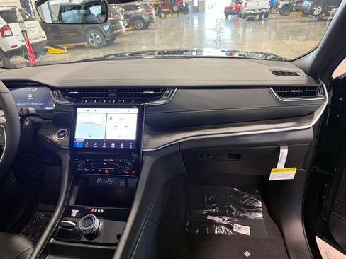 New 2025 Jeep Grand Cherokee L Limited w/ Trailer Tow Package image 20