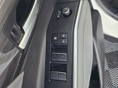 Used 2024 Toyota Highlander Platinum image 21