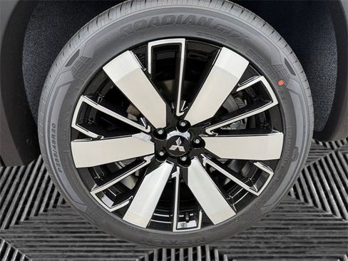 New 2025 Mitsubishi Outlander SE image 34