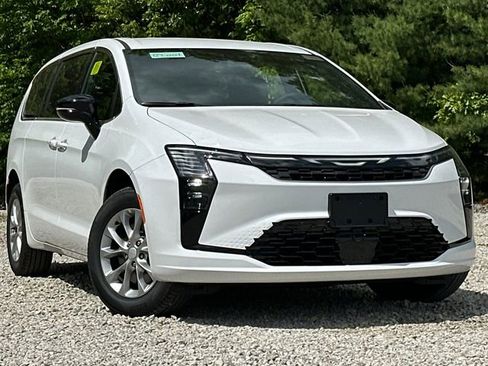 New 2027 Chrysler Pacifica Select AWD/4WD image 2