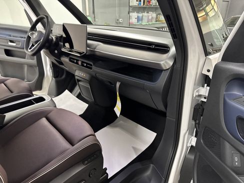 New 2025 Volkswagen ID. Buzz Pro S image 39