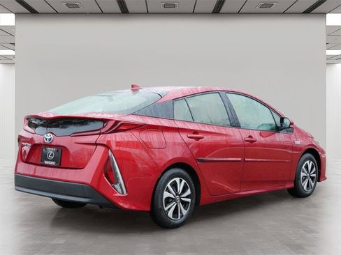 Used 2017 Toyota Prius Prime Premium image 5