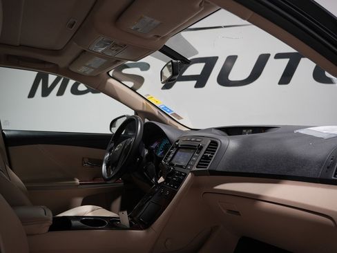 Used 2015 Toyota Venza XLE w/ XLE Premium Package image 18