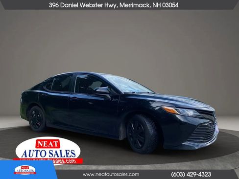 Used 2020 Toyota Camry LE FWD image 4
