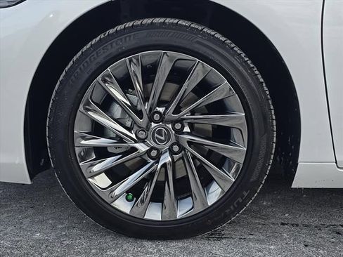 New 2025 Lexus ES 350 Ultra Luxury image 11