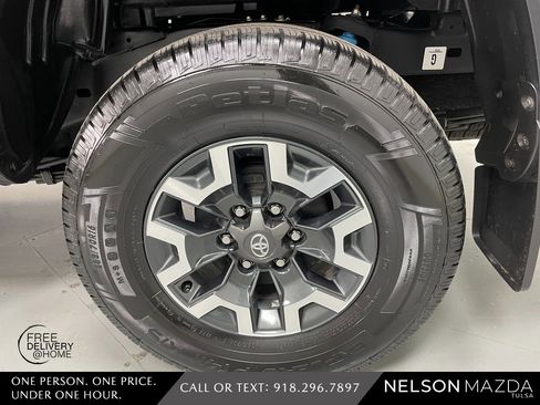 Used 2022 Toyota Tacoma TRD Off-Road image 12