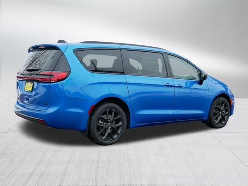 New 2026 Chrysler Pacifica Select w/ S Appearance Package AWD/4WD image 7