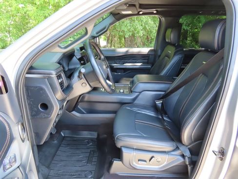 Used 2023 Ford Expedition Platinum AWD/4WD image 24