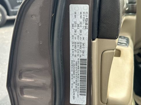 Used 2017 Jeep Grand Cherokee Overland AWD/4WD image 35