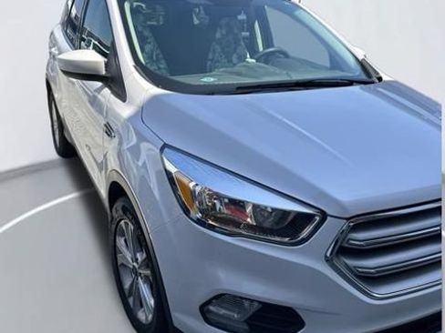 Used 2018 Ford Escape SE FWD image 4