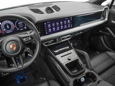 Certified 2025 Porsche Cayenne Coupe AWD/4WD image 19