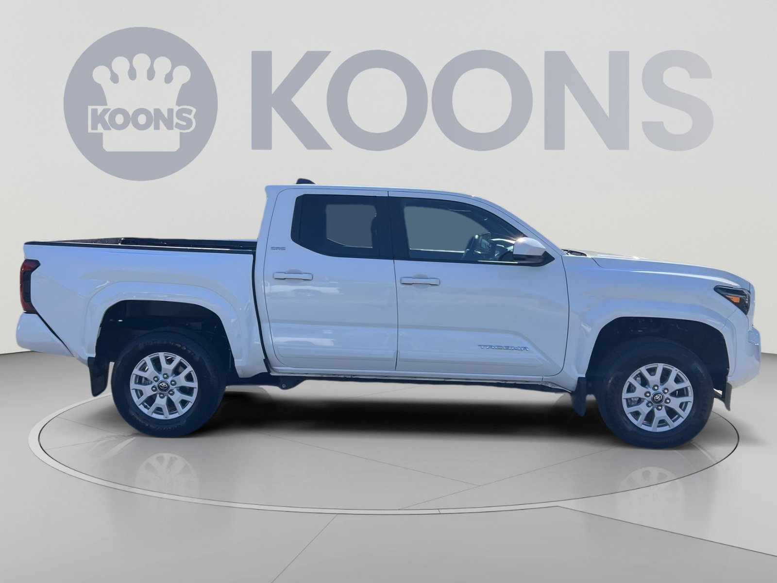 Used 2025 Toyota Tacoma SR5 AWD/4WD image 8
