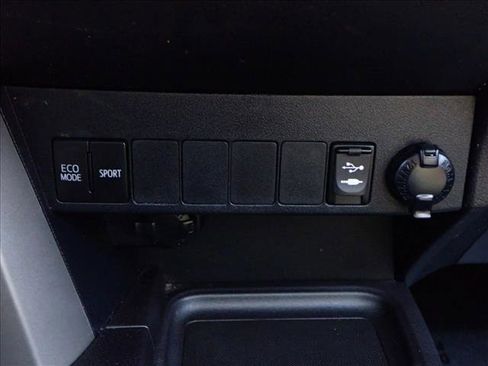 Used 2018 Toyota RAV4 XLE image 20