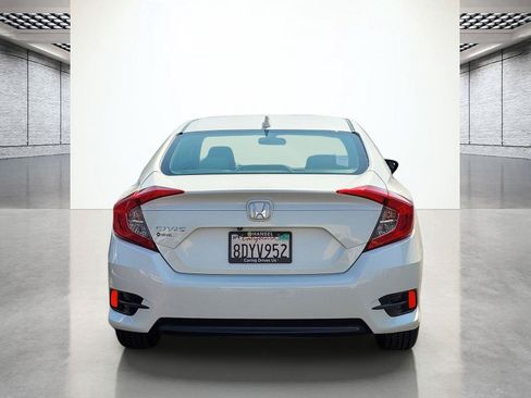 Used 2018 Honda Civic EX image 9