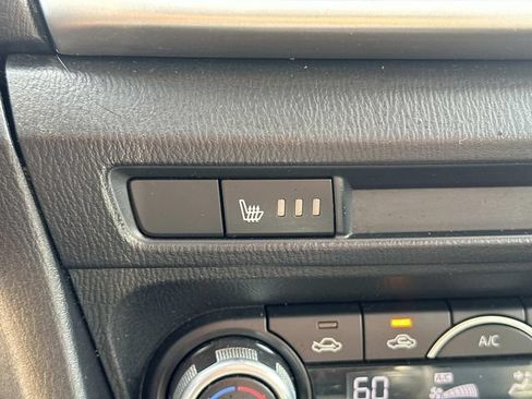 Used 2018 MAZDA MAZDA3 Touring FWD image 20