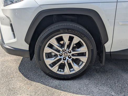 Used 2023 Toyota RAV4 XLE Premium image 10