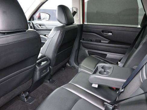 Used 2023 Nissan Pathfinder SL image 29