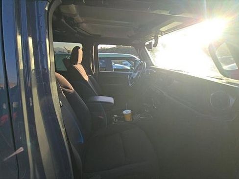 Used 2023 Jeep Gladiator Sport AWD/4WD image 18