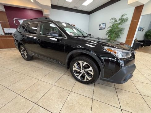 Used 2020 Subaru Outback Limited w/ Popular Package #2 AWD/4WD image 3