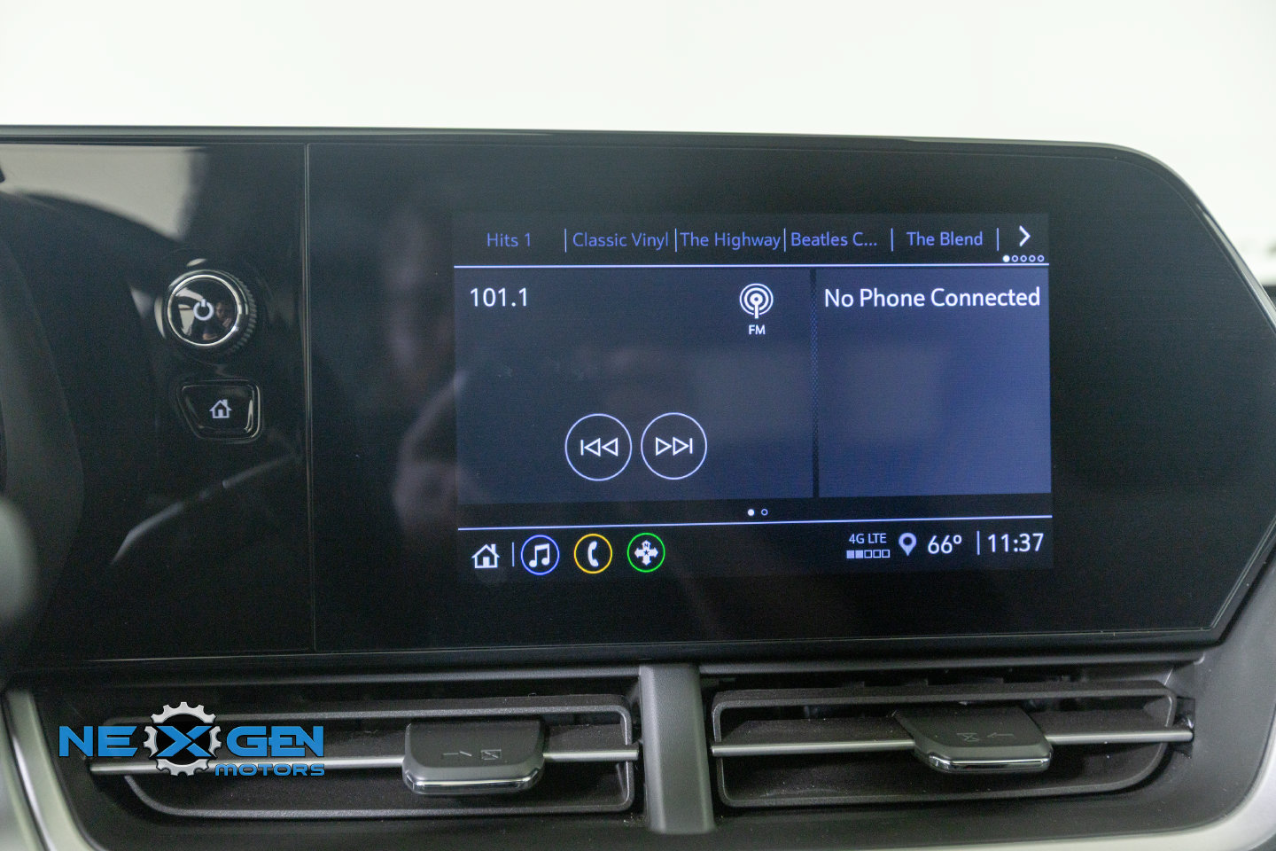 Used 2025 Chevrolet Trax RS w/ Driver Confidence Package FWD image 20