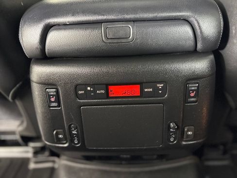 Used 2018 Nissan Armada Platinum w/ Interior Lighting Package RWD image 44