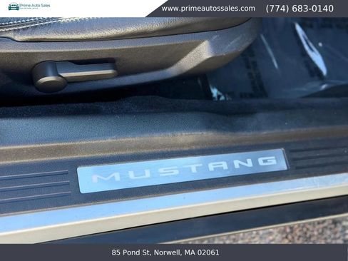 Used 2010 Ford Mustang Convertible RWD image 18