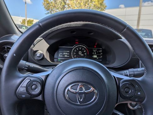 Used 2025 Toyota GR86 Premium image 24