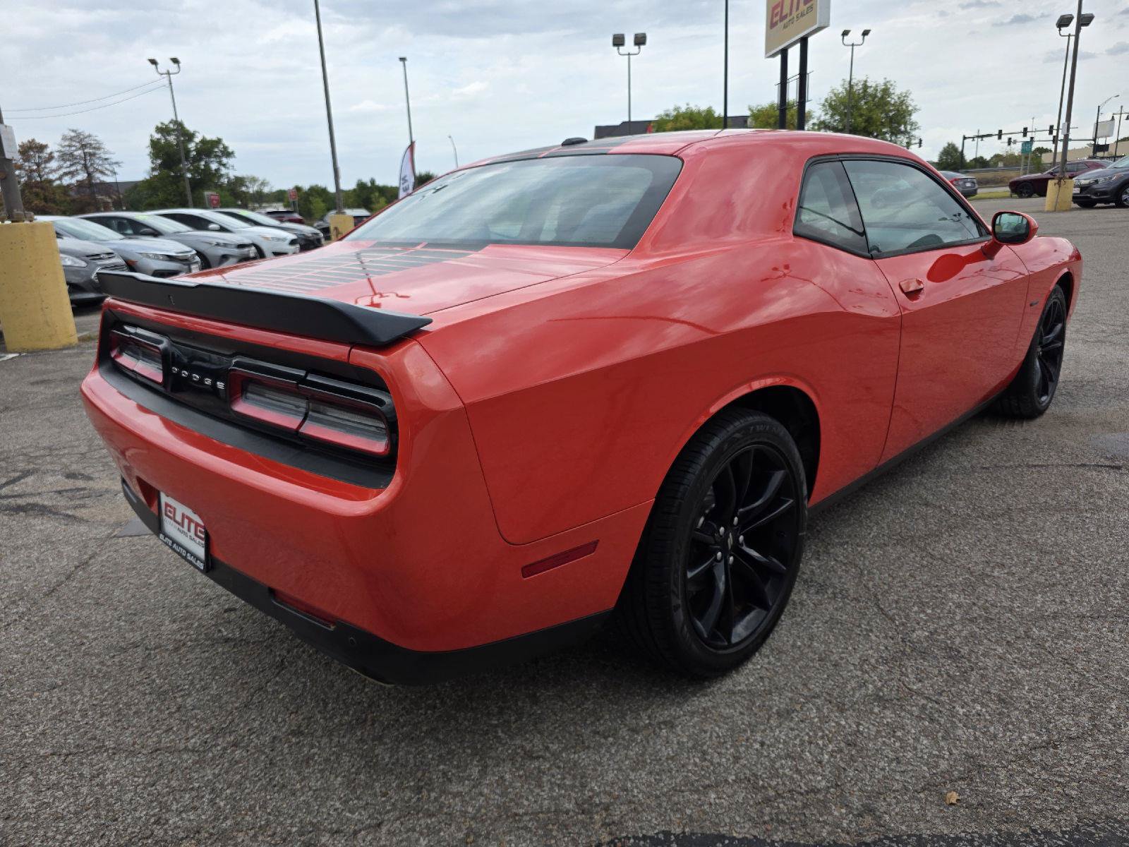 Used 2017 Dodge Challenger R/T w/ Driver Convenience Group RWD image 5