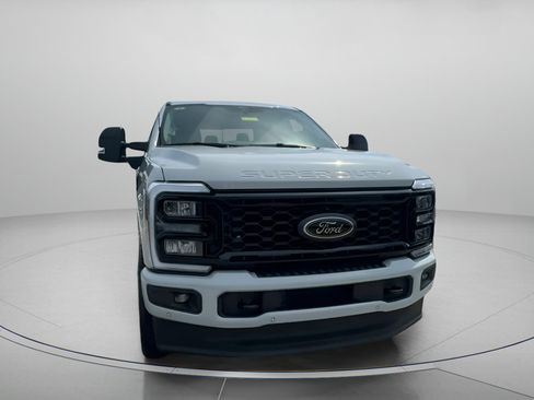 New 2026 Ford F250 Lariat w/ Black Appearance Package image 4