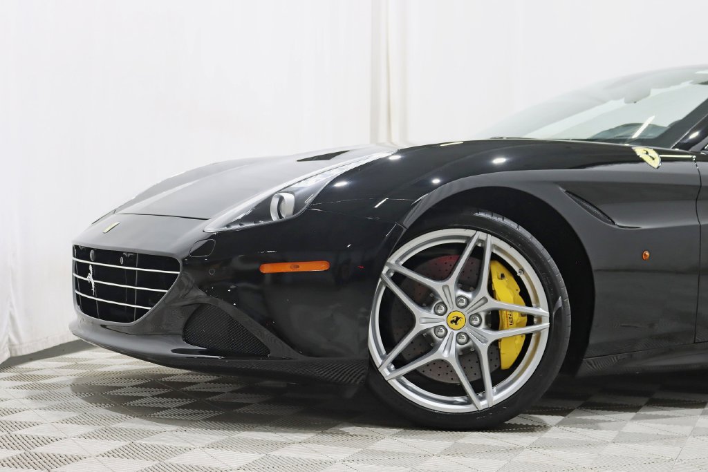 Used 2016 Ferrari California T RWD image 3