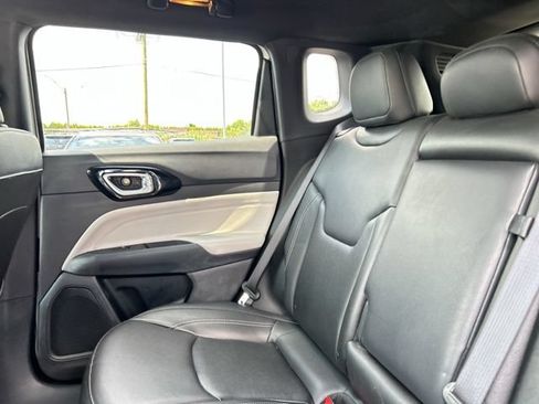 Used 2025 Jeep Compass Limited AWD/4WD image 17