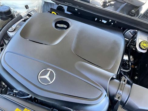 Used 2018 Mercedes-Benz GLA 250 4MATIC image 31