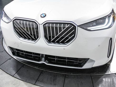 New 2026 BMW X3 xDrive30 w/ Premium Package image 11