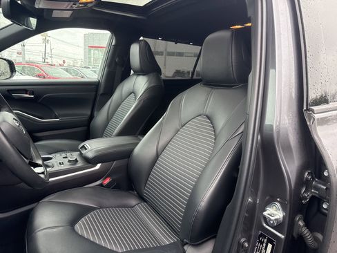 Used 2023 Toyota Highlander XSE image 13