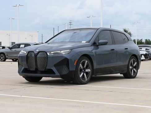 Used 2023 BMW iX xDrive50 w/ Premium Package AWD/4WD image 5