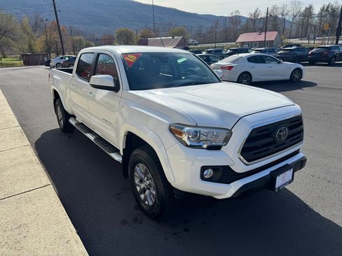 Used 2018 Toyota Tacoma SR5 image 7
