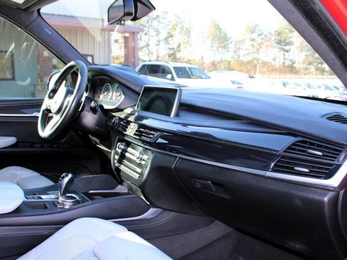 Used 2015 BMW X5 M image 20