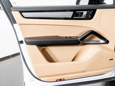 Used 2023 Porsche Cayenne Turbo w/ Premium Package Plus (PI3) image 39